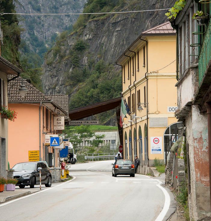 Le famiglie divise dal confine scrivono a Di Maio e Sperenza: ''Abolite la quarantena''