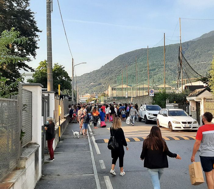 Primo giorno di scuola senza intoppi nelle scuole domesi FOTO E VIDEO