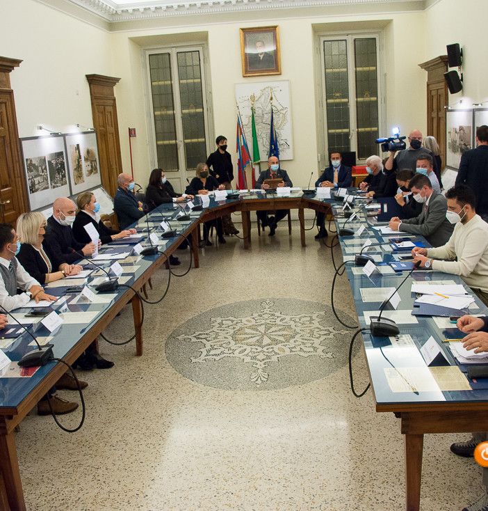 Il consiglio domese è tornato a riunirsi nella Sala Storica del Municipio FOTO