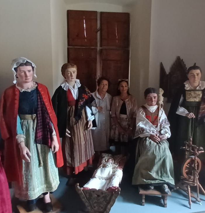 Presentati i restauri dei manichini con i costumi ossolani