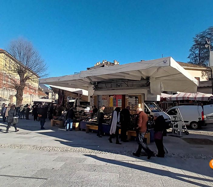 Ambulanti soddisfatti per il ritorno in via Rosmini FOTO e VIDEO
