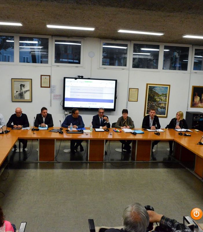 In una seduta già segnata da contrasti, annunciati gli assessori FOTO