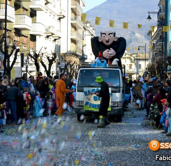 Domodossola prepara il Carnevale: la consegna delle chiavi sul balcone del Comune
