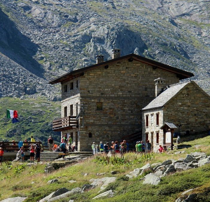 Si sale al rifugio Andolla per la tradizionale festa di settembre