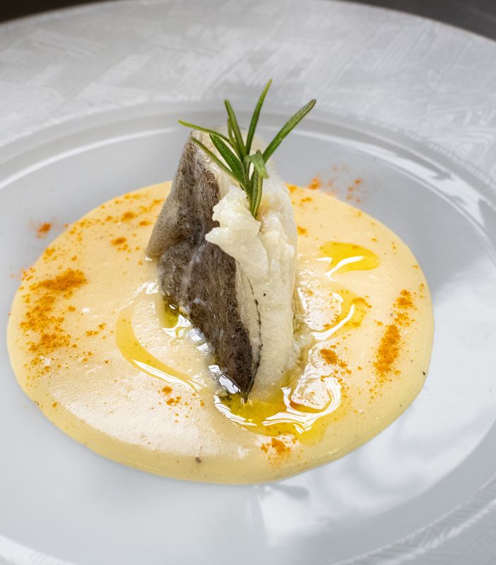 Filetto di merluzzo in oliocottura con crema di patate e curcuma