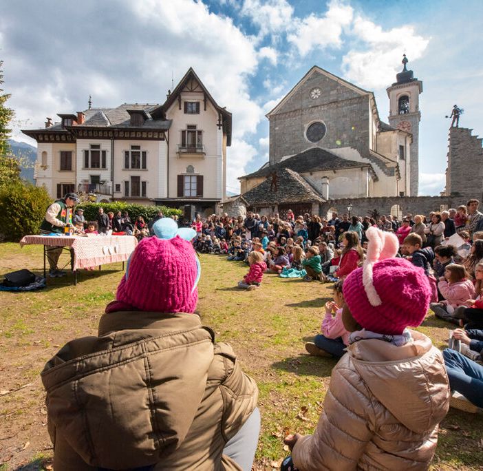 &quot;S...cova l'ova&quot;: la tradizionale caccia alle uova di Pasquetta a Santa Maria Maggiore