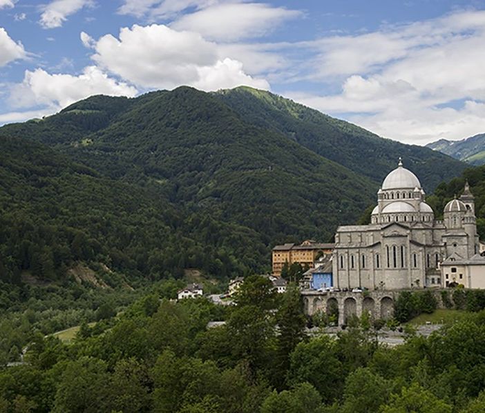 Centenario della basilica di Re, una rosa d'oro per la Madonna del Sangue