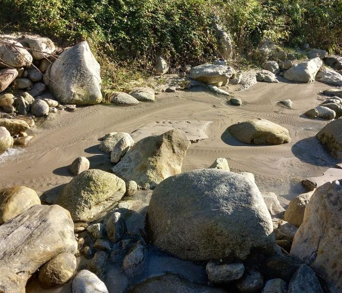 Fango nell'Anza, i pescatori attendono di conoscere i risultati delle indagini