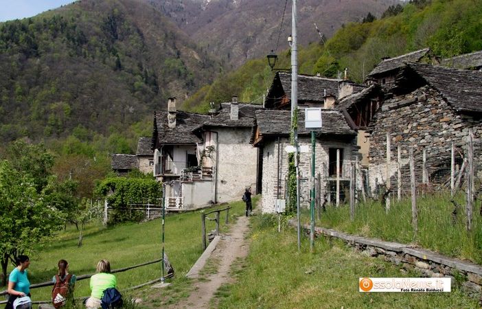 La  frazione di Anzuno, sulla via dei torchi dei mulini