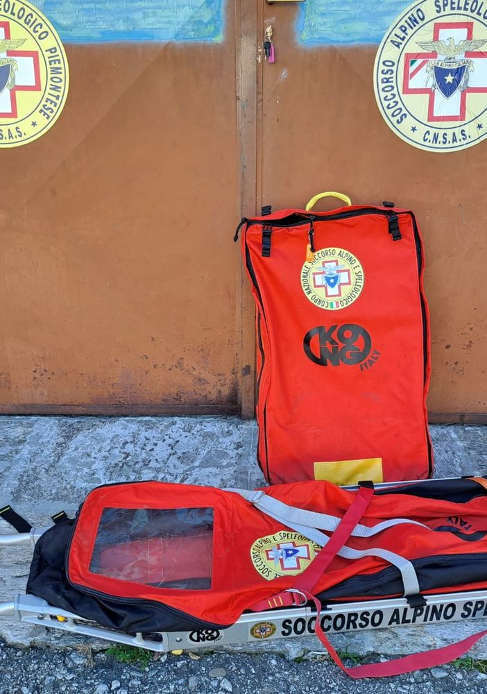 Dalle penne nere una barella per il Soccorso alpino