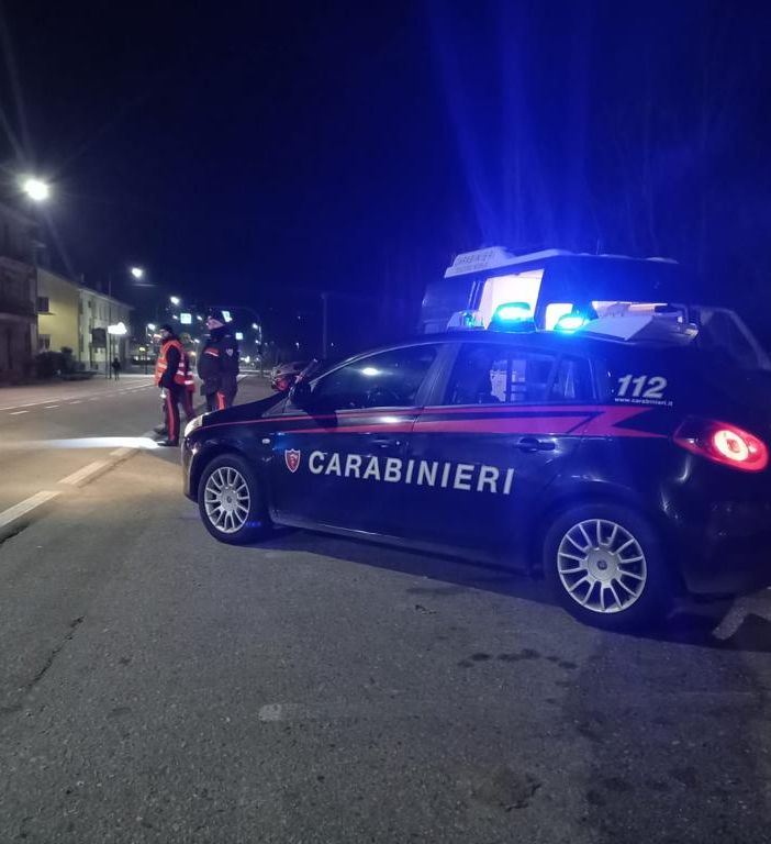 Infastidisce i clienti di un bar, giovane denunciata per ubriachezza molesta