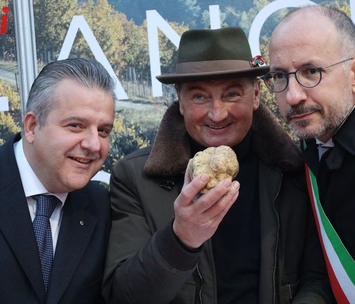 Un tartufo di 390 grammi e un piatto da 1691, i vincitori della Fiera del Tartufo di Asti. Continua 'I gioielli del territorio' [FOTOGALLERY]