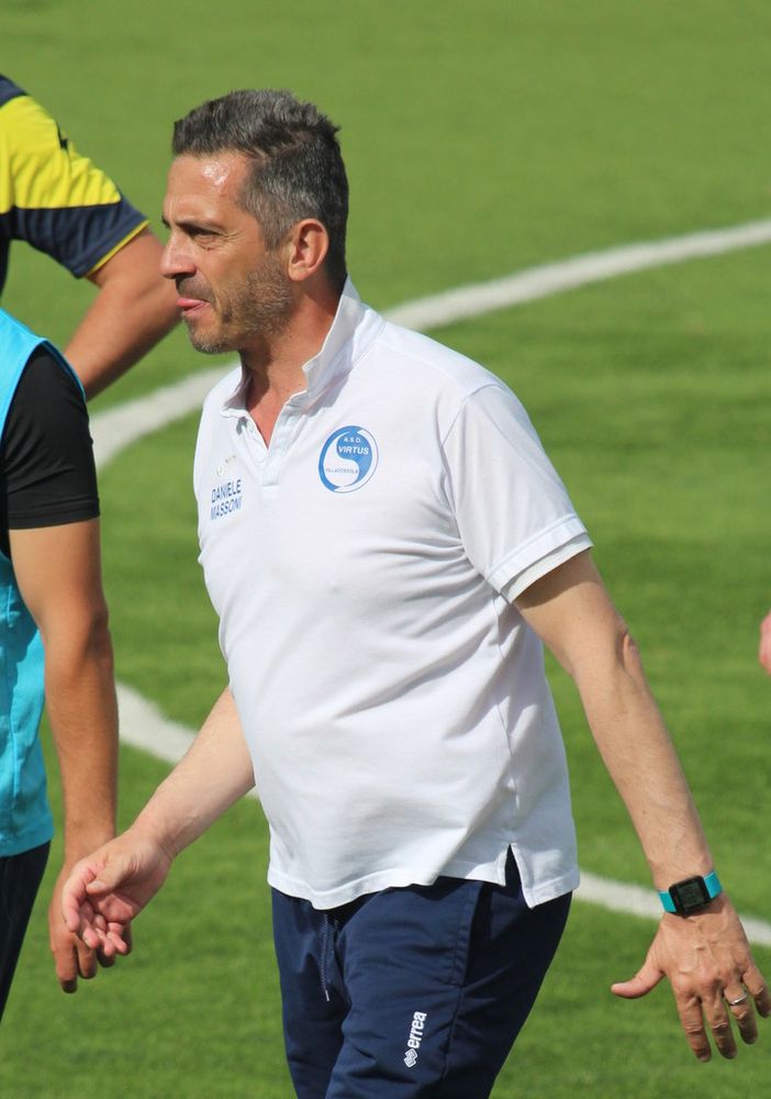 Nella foto: Daniele Massoni, l'allenatore della Virtus Villa