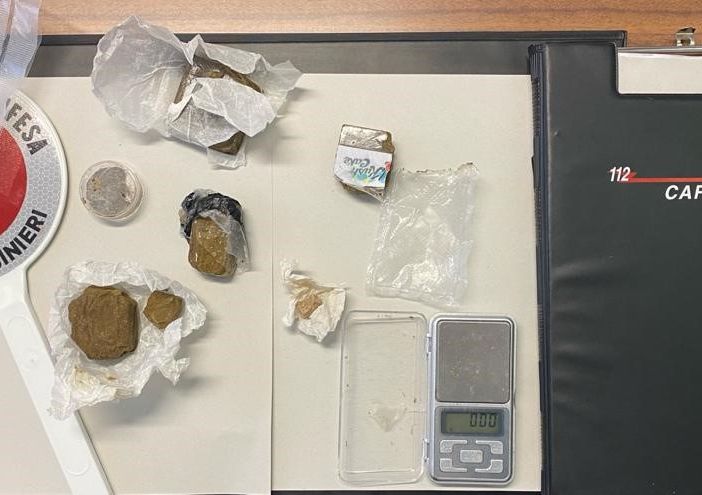 Diciannovenne arrestato per spaccio dai carabinieri