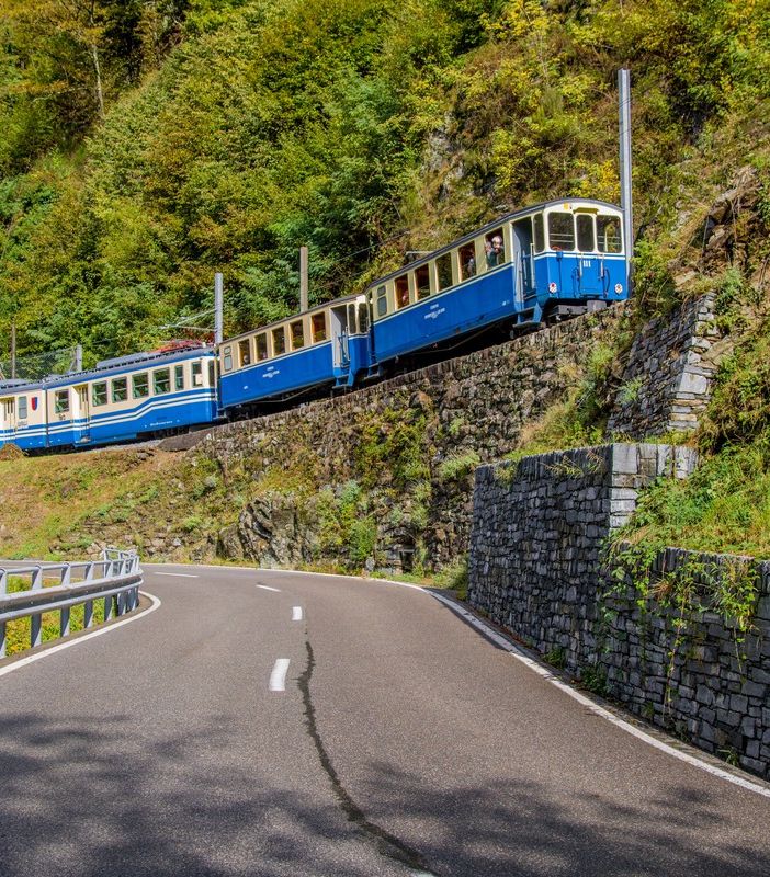 Centovallina, a caccia di uova con il treno storico