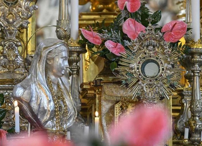 Bannio, le famiglie celebrano il rinnovo del voto alla Madonna della Neve