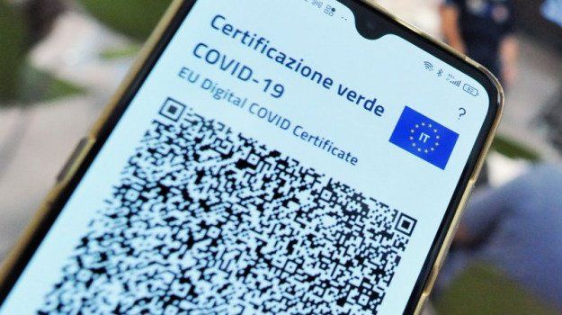 Vaccinazioni sotto la media UE, Berna vuole estendere l'obbligo del Green Pass