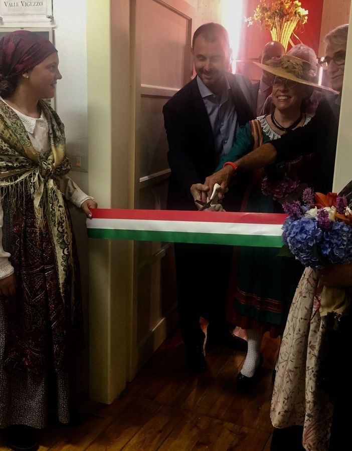 Inaugurato il &quot;Locale costumi e tradizioni vigezzine&quot; del Gruppo Folcloristico Valle Vigezzo