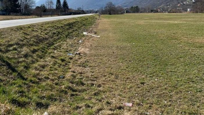 “Rifiuti ai lati della provinciale Domo-Villa”