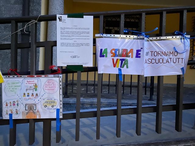 &quot;Fate tornare a scuola i nostri figli. Vogliamo risposte e più impegno da parte delle istituzioni&quot;