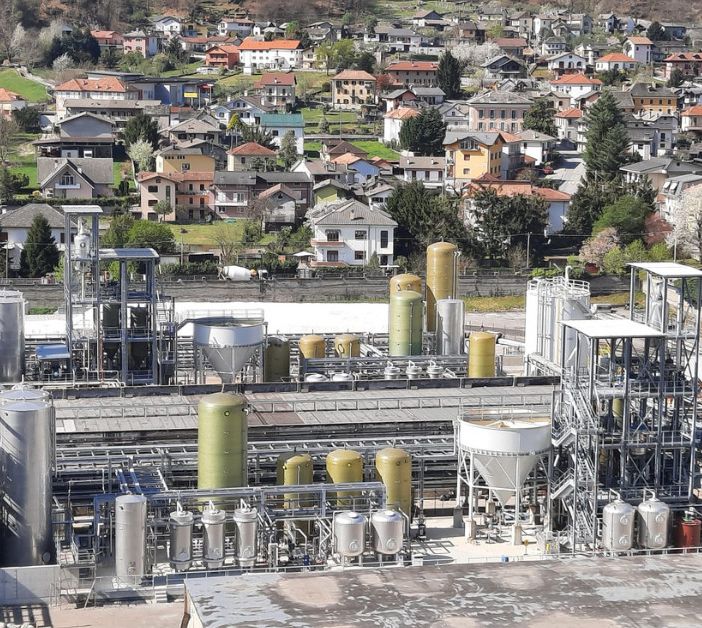 Lo stabilimento Hydrochem Italia di Pieve Vergonte (la foto è tratta dal sito della società chimica)