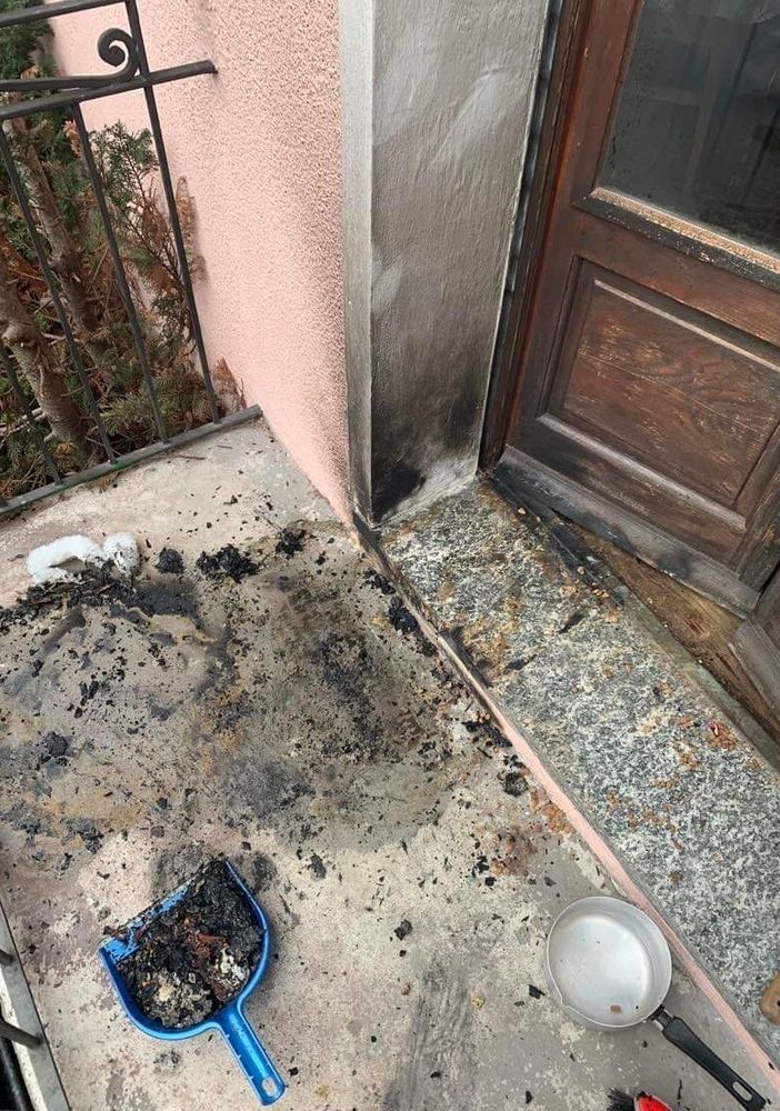 Coimo, lancio di petardi causa danni ad un'abitazione
