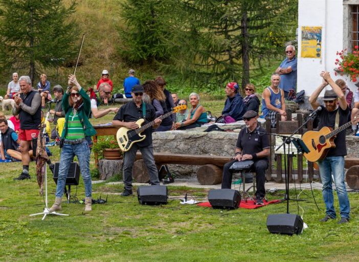 La musica folk all'alpe Aleccio con Musica in Quota