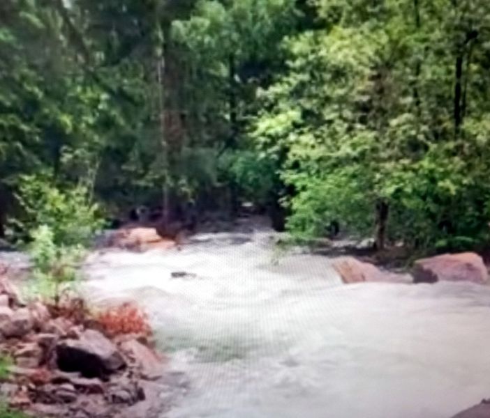 Chiusa la strada per il lago di Antrona a causa della sua esondazione