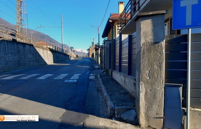 ''Il marciapiede di via Toce è pericoloso''
