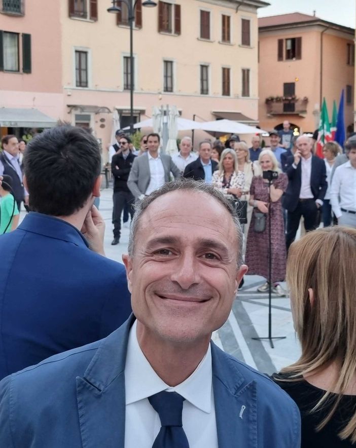 La tappa ad Arona di Marco Reguzzoni: «Imprese, agricoltori e turismo sono i nostri valori. Li difenderò in Europa, anche rilanciando la Regio Insubrica»