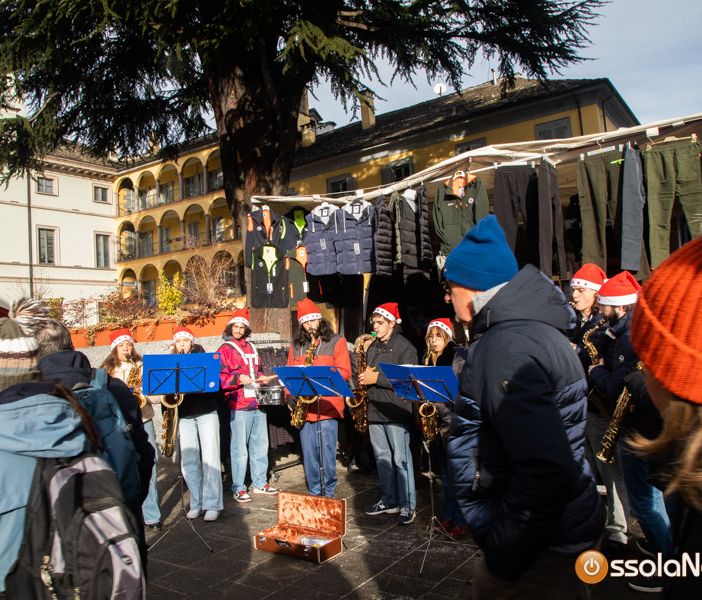 Grande successo ieri per i mercatini di Natale di Domodossola