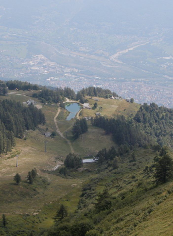 Nella foto: sulla destra l'antenna vista dalla croce di Moncucco