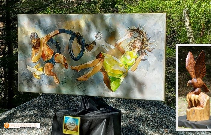 Camminare verso Prasca 'accompagnati' da numerose composizioni artistiche