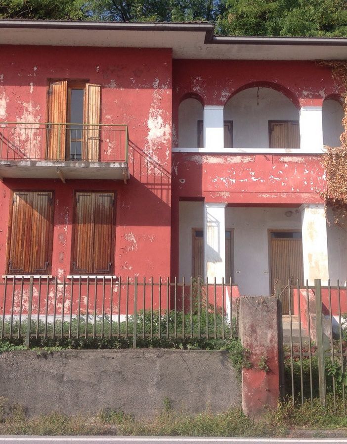 Va all'asta la casa cantoniera di Oggebbio