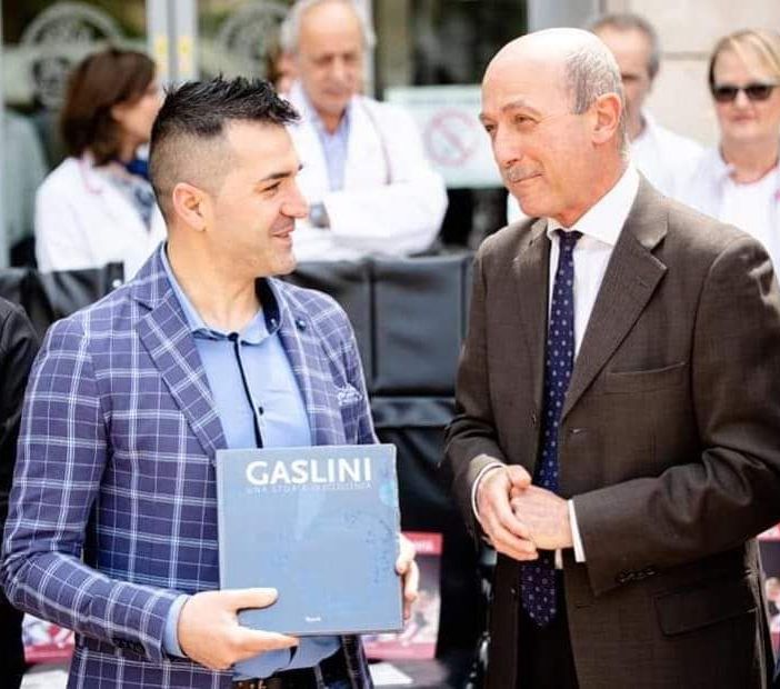 Il Cantante della Solidarietà premiato dall'ospedale Gaslini di Genova