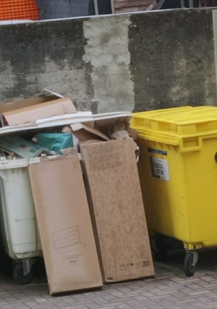 Disservizi nella raccolta rifiuti a Domodossola: la segnalazione dei residenti