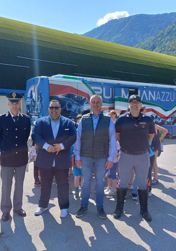 Il pullman azzurro della polizia stradale ha fatto tappa a Druogno