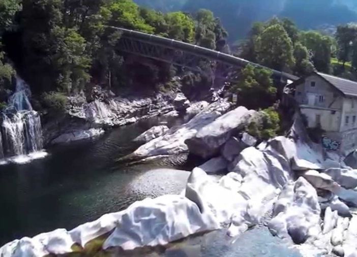 Cade da un albero nei pressi del &quot;Pozzo di Tegna&quot;: gravi ferite alla schiena