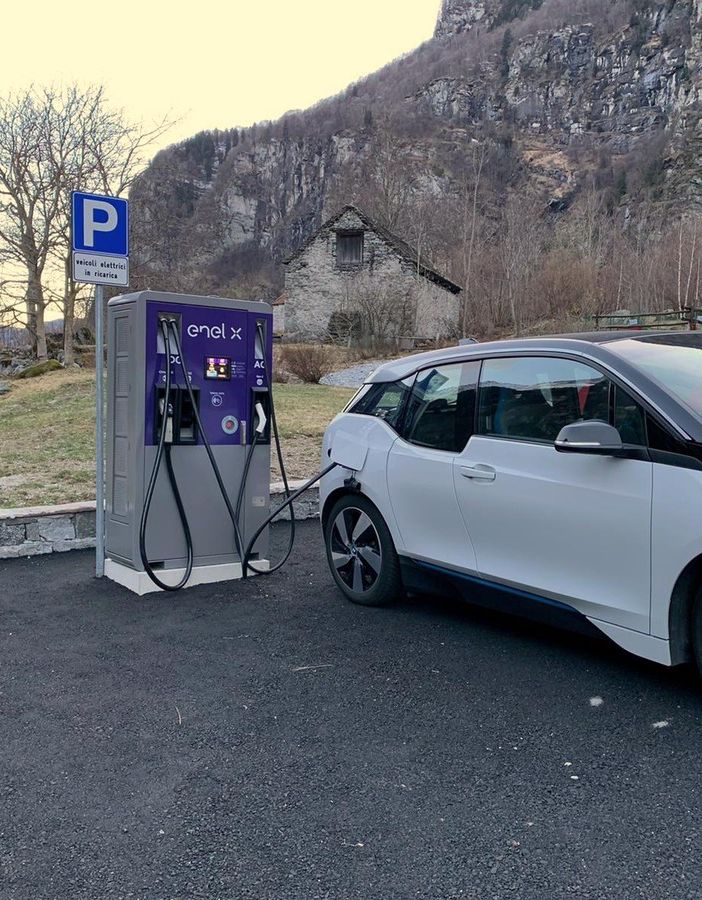 In funzione a Premia due colonnine di ricarica elettrica