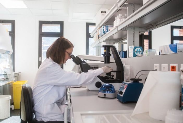 Svizzera, una nuova terapia contro il covid sviluppata da un istituto di Bellinzona