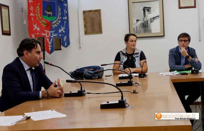 A sinistra il sottosegretario regionale Alberto Preioni, la presidente delle Aree Protette dell'Ossola Vittoria Riboni e il presidente del Parco Valgrande, Luigi Spadone