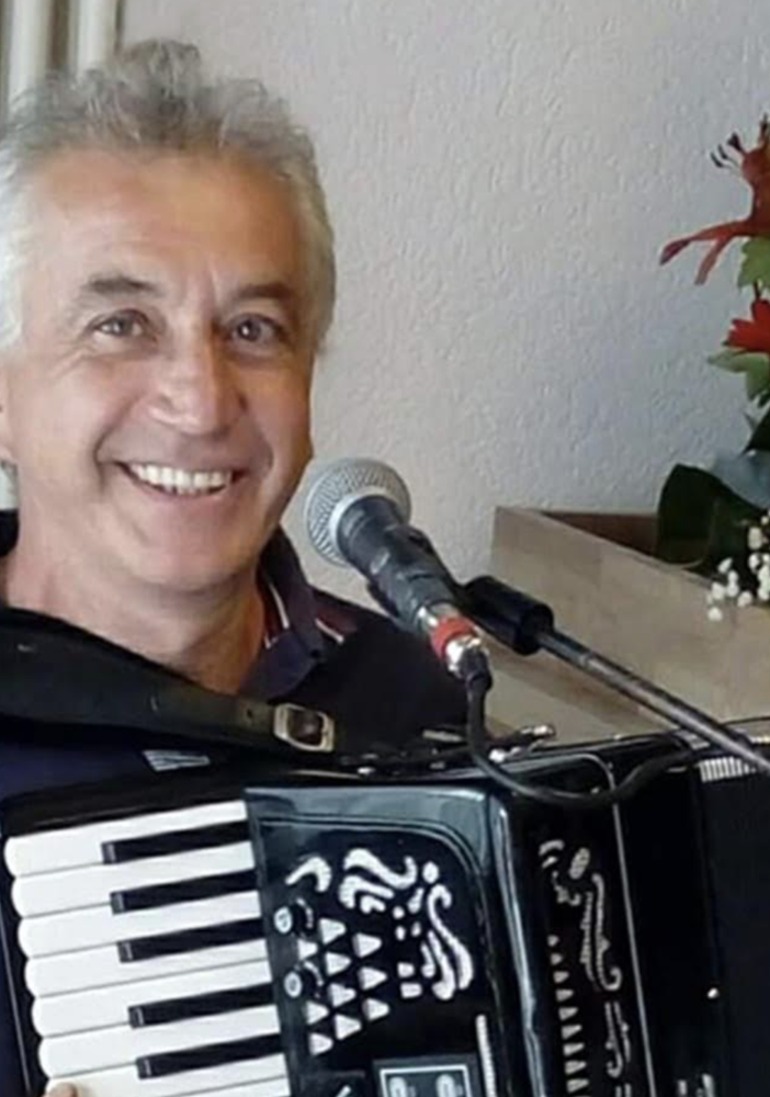 Le note della fisarmonica di Sergio Scappini per ricordare il musicista di Malesco Roberto De Ambrosis