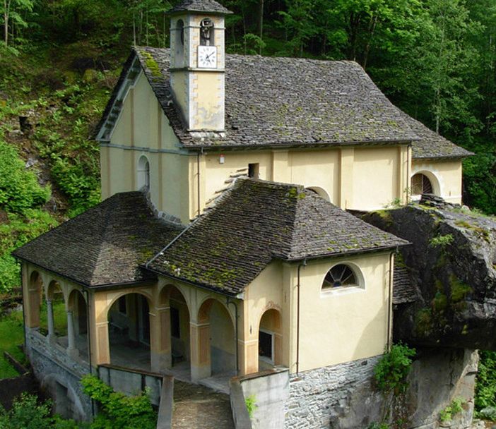 Il cardinale Bagnasco a Calasca per celebrare la festa della Madonna della Gurva
