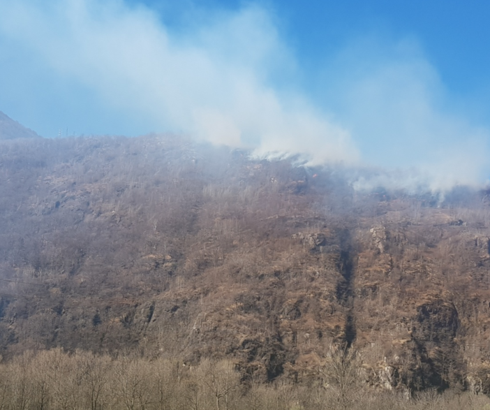 Tornano a bruciare i boschi sopra Ornavasso