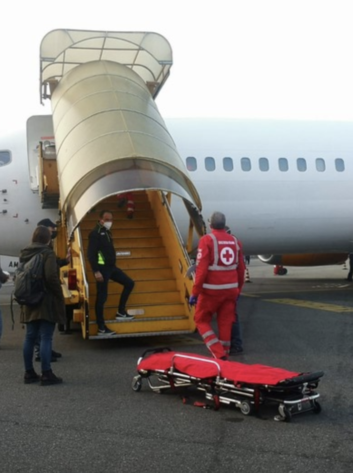 Bimbi ucraini malati di tumore arrivano a Torino. Cirio: “Commovente vedere bambini applaudire per andare in ospedale”