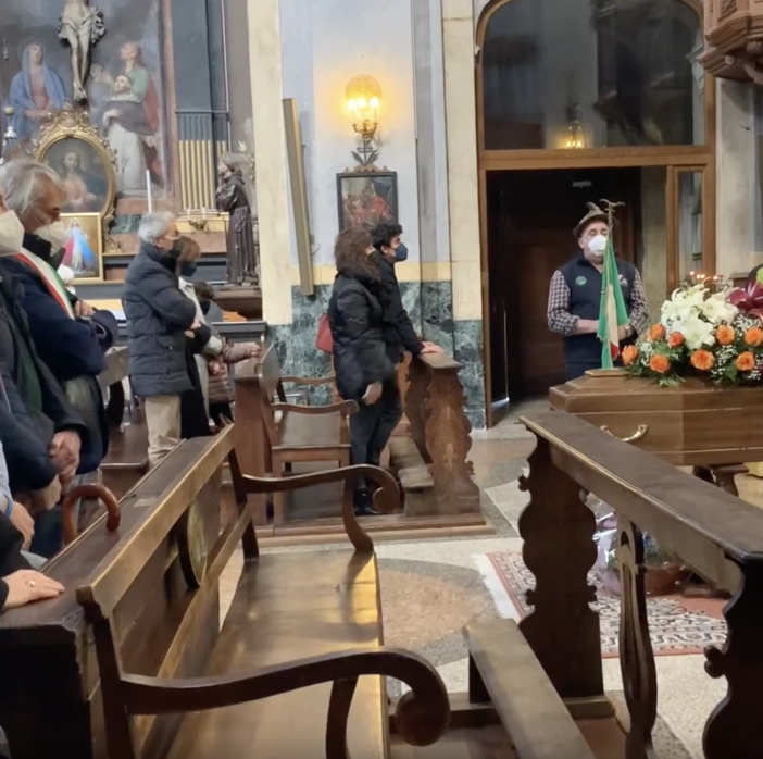 La Valle Vigezzo ha salutato il suo cantore. A Santa Maria il funerale di Benito Mazzi