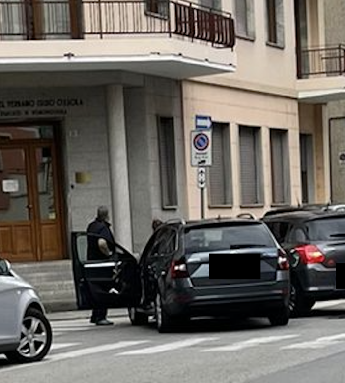 Incidente tra due auto in centro a Domo