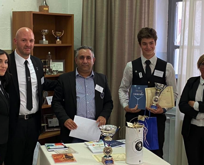 Allievo dell'alberghiero Rosmini secondo al concorso “Barman per un giorno”