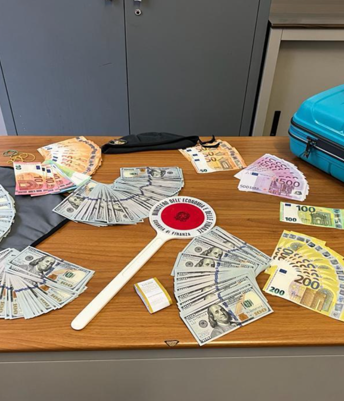 Traffico illecito di valuta al confine: in soli 3 giorni scoperti quasi 122.000 euro