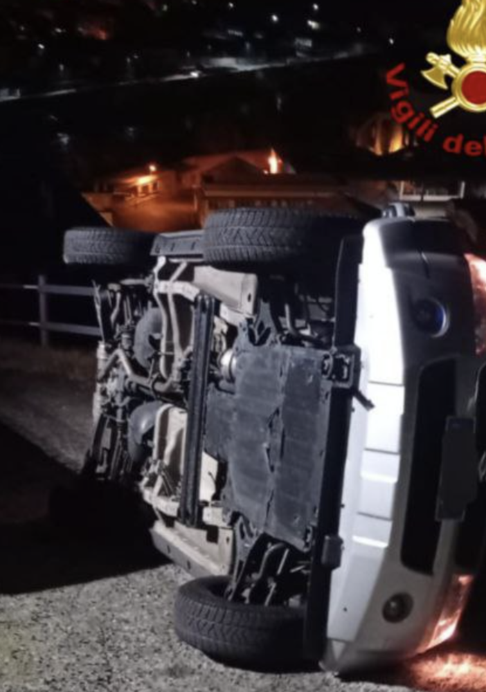Auto si ribalta a Fomarco, conducente illeso